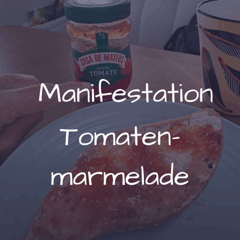 Glas Tomatenmarmelade mit Brot – Symbol für Manifestation und Intuition im Alltag, neugierige Entscheidungen und den Mut zum Ja.